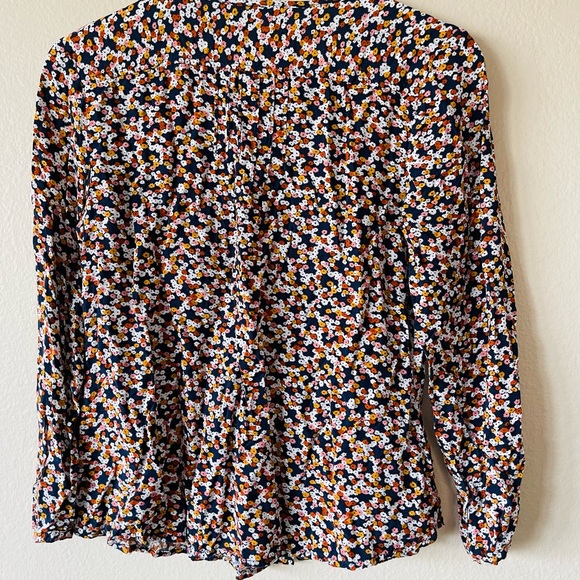 Floral woman’s top - Picture 2 of 3